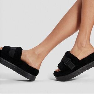 UGG Fluffitq  Slide Black Sandals